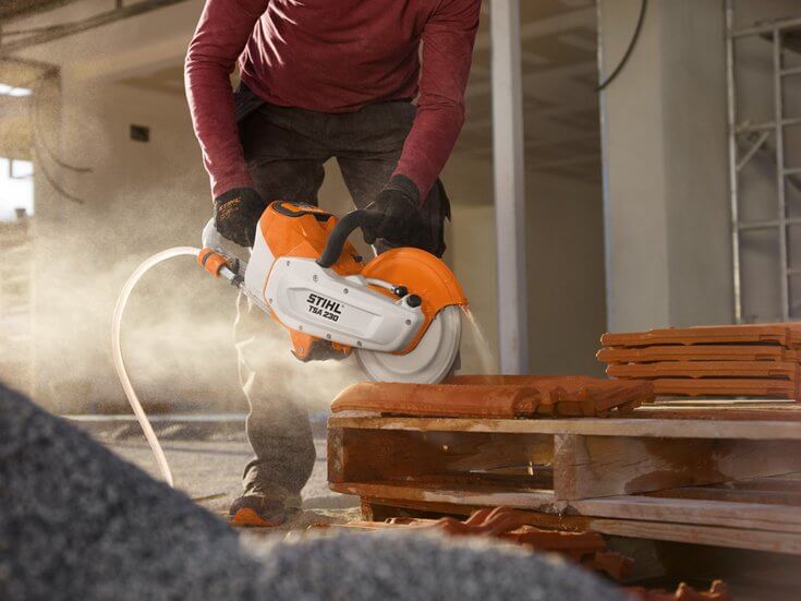 Can You Use a Chainsaw in the Rain: Safety Tips and Advice